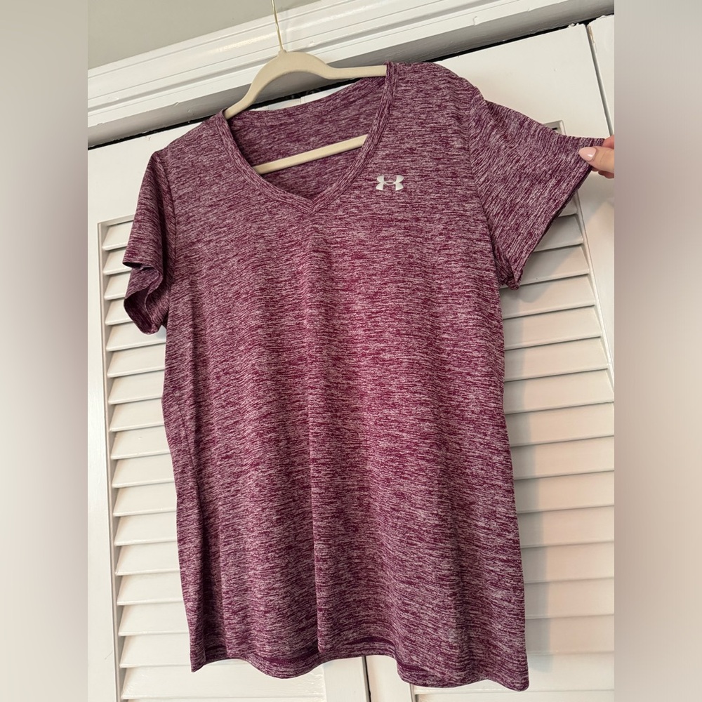 Under Armour - Women’s - Athletic Tee - Short Sleeve - v-neck - L/XL